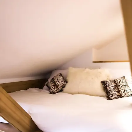 Lovely In Center Of Jelenia Gora. * 耶莱尼亚古拉