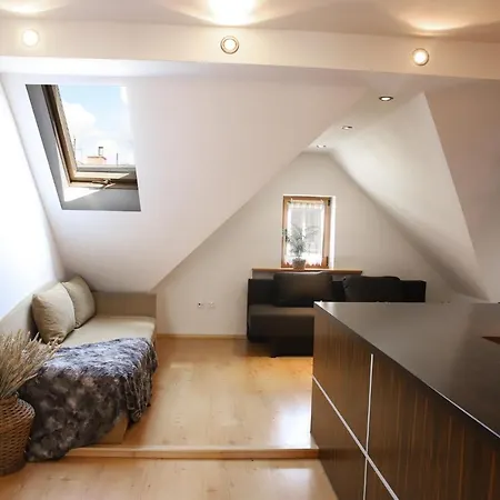 Appartement Lovely In Center Of Jelenia Gora. *